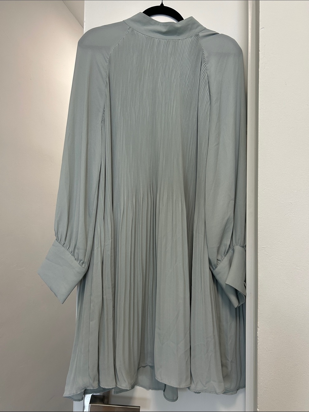 H&M Light Sage Pleated Long Sleeve Tunic Dress like new! Size L